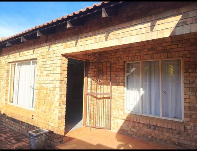 2 BEDROOM PROPERTY TO RENT IN PENINA PARK